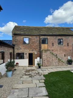 The Tack Store, Modern 3 Bed, 6 person, Barn in a Rural Setting with Great Access - 9