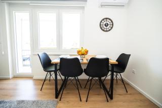 Bright 2BDR apartment with Balcony - FREE PARKING - Sarajevo - 1
