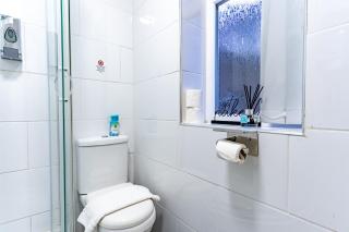 Two Bedroom Modern House in Birmingham - Birmingham - 4