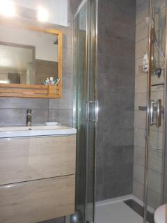 APPT 2 PIECES 21m2 + TERRASSE 26m2 REF 4052 - 5