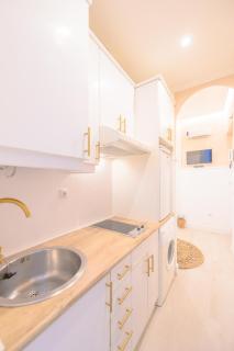 For You Rentals Encantador Estudio TEMPORAL con Cama Doble y Sofá Cama, Patio Compartido CAR860 - Madrid - 2