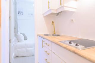 For You Rentals Encantador Estudio TEMPORAL con Cama Doble y Sofá Cama, Patio Compartido CTG86 - Madrid - 1