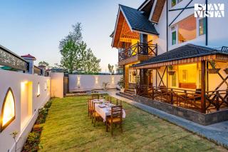 StayVista at Gauhar with Projector Set-up, Steam Room & Indoor Jacuzzi - Srinagar - 9
