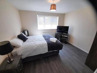 Lovely 4-bed House in Walmley - Birmingham - 1