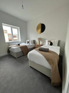 Stylish Barwell Home B with Free Parking - Sleeps 4 - - 6