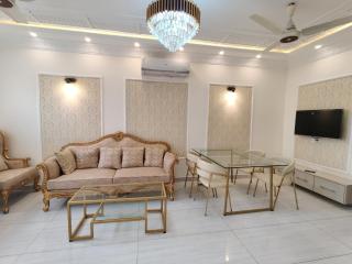 Luxury Dream Vacation Home in DHA Near Lahore Airport - Lahore - 8