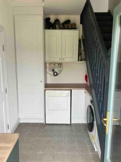 V93C9R0 Stone View Wonderful spacious two bed attic rooms private entrance private bathroom with kitchenette - - 5