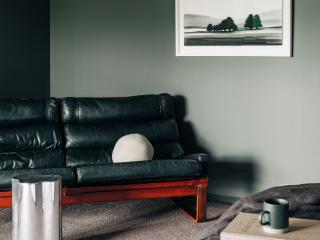 Moody Luxury Home in the Wine Region - 4