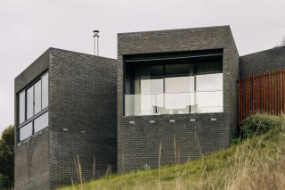 Moody Luxury Home in the Wine Region - 9