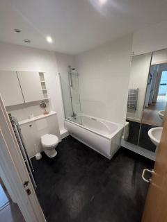 Lovely modern 2 bed apartment - Goldington Road - 1