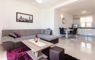Beautiful Apartment In Crikvenica - Crikvenica - 1