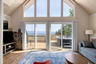 Chalet w Stunning Views Hot Tub Fire Pit & WiFi - - 2