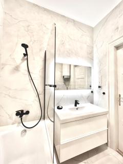 Brand new Parliament Designer SmartHome for 4 ppl - Budapest - 5