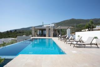 Villa Thymari, a unique seafront villa - Xiropigado - 9