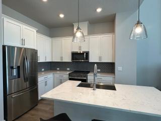 Luxurious Three-story Townhouse In Payne Park Village - 9