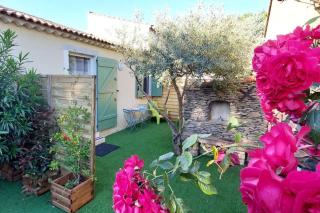 Gîte de L'Olivier, classé, climatisé, jardin avec parking gratuit devant le logement et à 5 minutes du centre-ville à pied - LʼIsle-sur-la-Sorgue - 0