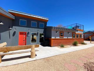 Timber & Tin G 2Bed 2Bath w Pool & Rooftop Deck - Kanab - 2