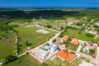 Villa Angie with Heated Pool - Vodnjan - 4