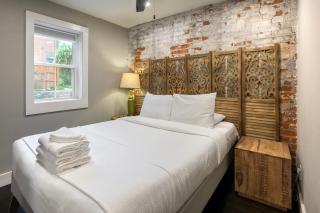 Cozy Artist's Studio in Beautiful Historic Ludlow - - 9