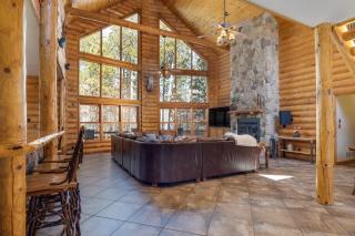 Luxurious Cabin on Castle Rock Lake! Sleeps up to 20! - 1
