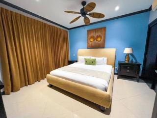 Luxury Oceanfront Stay, Two Master Suites, Walk to Town - Jacó - 5