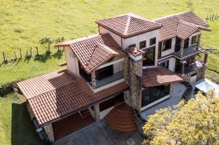 Spectacular House in Boquete w/King Beds & Hot Tub - 0