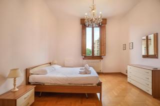 Spacious 3 Bedroom Apartment - Florence - 3