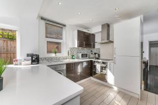 Stylish Apartment by London Eye with a Small Garden - 2