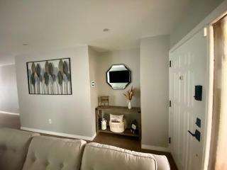 Cozy 2 Bedroom Modern Farmhouse in Miami - Tamiami - 5