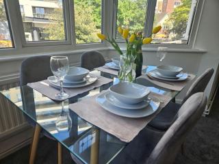 Stylish 2 bedroom town centre flat near beach - 8