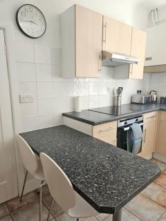 Stylish 2 bedroom town centre flat near beach - 5