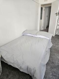 Stylish 2 bedroom town centre flat near beach - 1