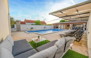 Gorgeous Home In Nadin With Wifi - Nadin - 5