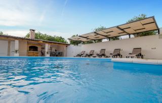 Gorgeous Home In Nadin With Wifi - Nadin - 3