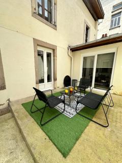 Epinal Hyper Centre, Place des Vosges T2 avec terrasse et salon de jardin. - Épinal - 4