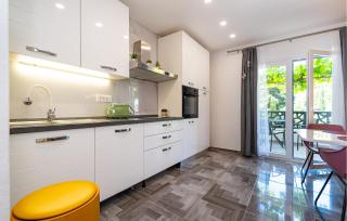 Cozy Home In Starigrad Paklenica - 5