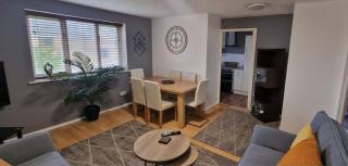 Modern 2 Bedroom Apartment - 9