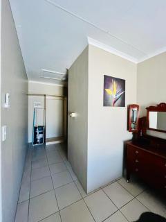 Ivanka's Self-Catering Flat - Kimberley - 8