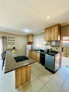 Ivanka's Self-Catering Flat - Kimberley - 6
