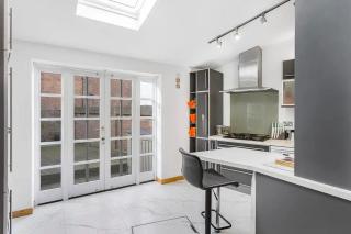 Pass the Keys 35 Spencer st · Stylish City Centre Retreat - Saint Albans - 4