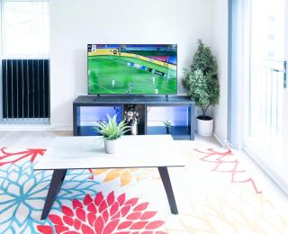 Luxury Ground Floor 2 Bedroom Apartment free WiFi & Parking - 6