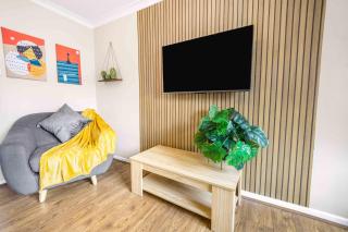 Manchester City Centre House, perfect for long stays! Parking, Wifi, Outdoor space - 1