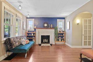 Bohemian Bungalow Pac-Man, walk downtown, pet friendly - 1