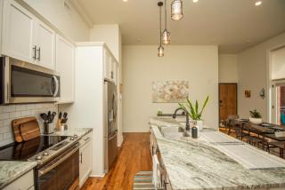 Cooper Corner: *OldCity*FreeParking*SelfCheckIn* - Knoxville - 3