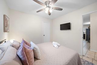 Seabrook Sanctuary Cozy 3BR Home Perfect for Families Privacy & Comfort Galore - Seabrook - 5