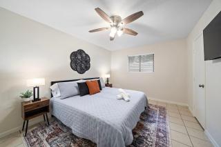 Seabrook Sanctuary Cozy 3BR Home Perfect for Families Privacy & Comfort Galore - Seabrook - 0
