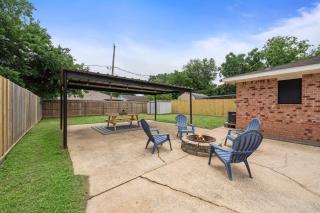 Seabrook Sanctuary Cozy 3BR Home Perfect for Families Privacy & Comfort Galore - Seabrook - 0