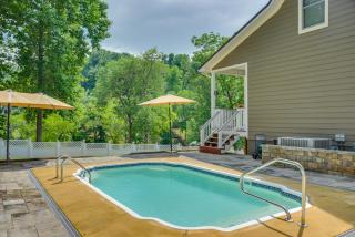 Modern Tims Ford Lake Home with Private Dock and Pool! - Lynchburg - 0
