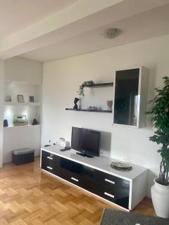 City view & pool apartment - Niš - 7