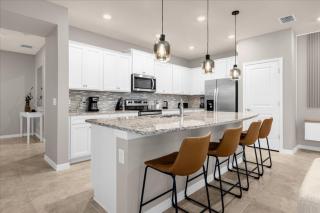 5 Bedrooms 45 Bathrooms W Island 4074 La - 1